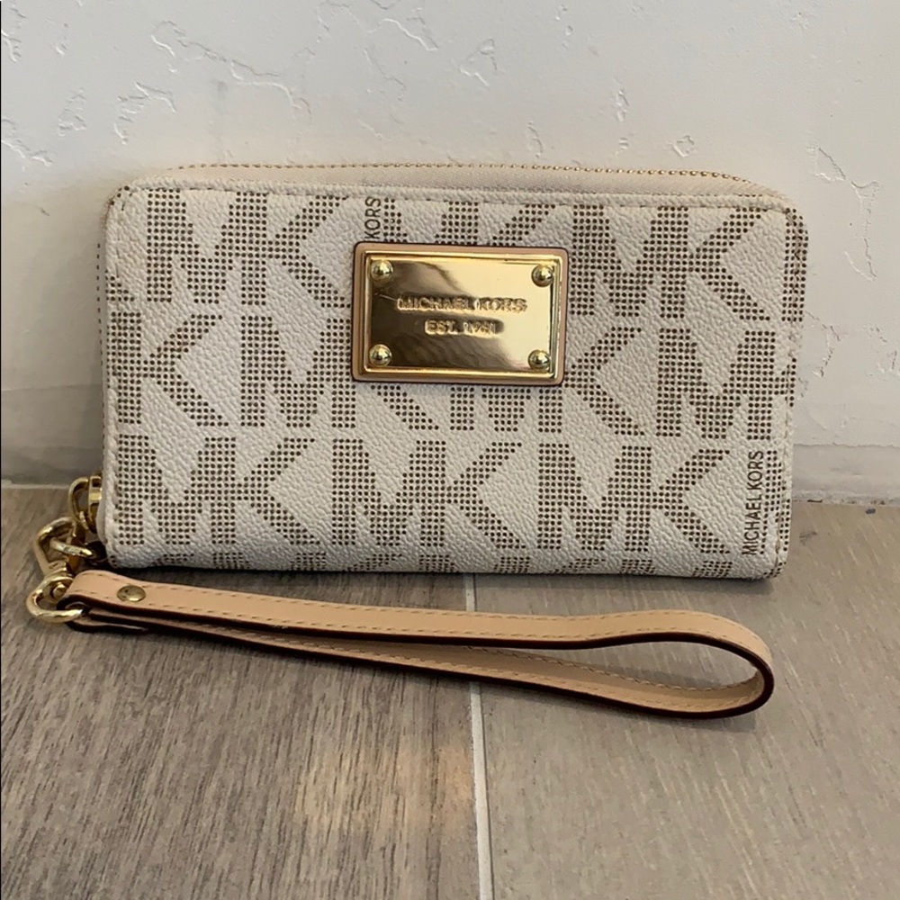 Michael Kors wristlet